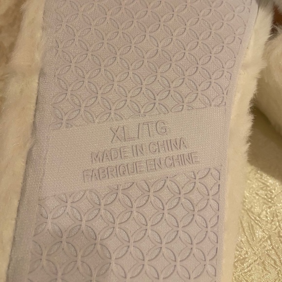 La Vie en Rose Plush Bunny Slippers - Picture 5 of 7